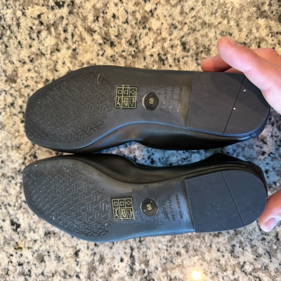 Stuart Weitzman Leather Ballet Flat (Women) Black - 6B - Picture 6 of 7